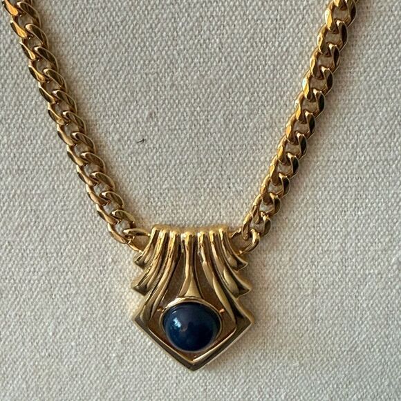 Vintage Signed Napier 80’s Blue Cabochon Pendant Gold Tone Cuban Link Necklace. - Picture 3 of 7